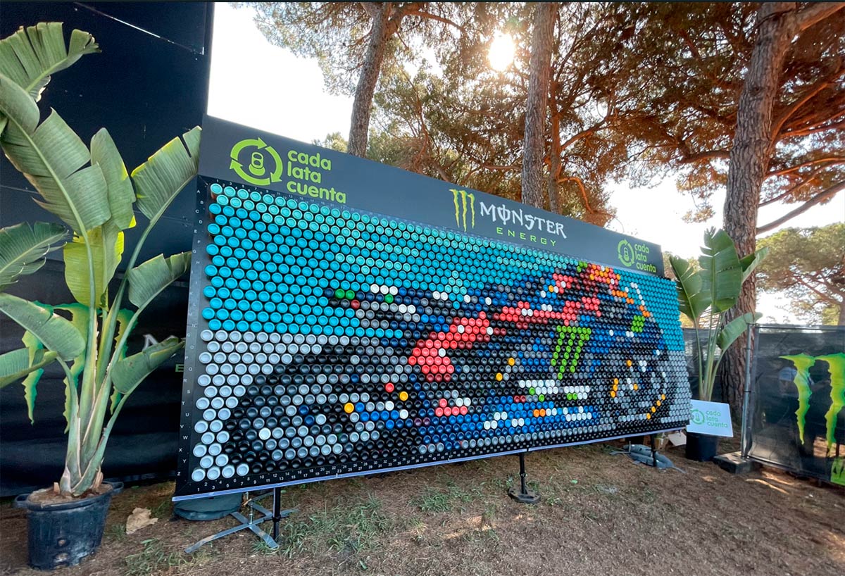 mural moto gp latas recicladas